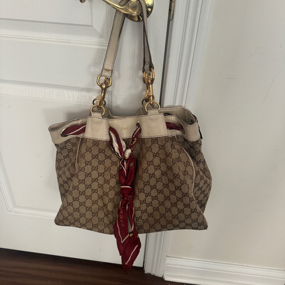 GUCCI GG MONOGRAM LARGE POSITANO TOTE BAG TAN